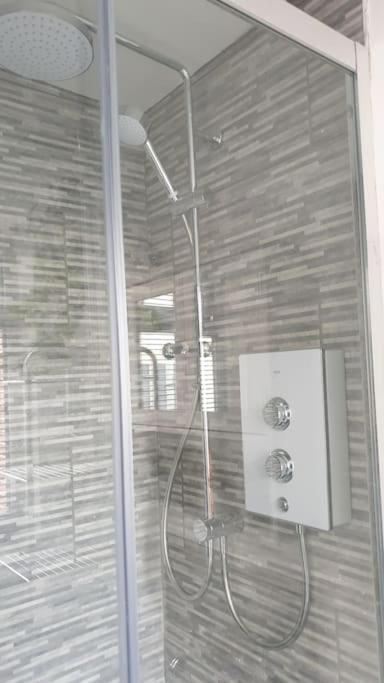 Near Liverpool Double Bedroom Hideaway วิรัล ภายนอก รูปภาพ