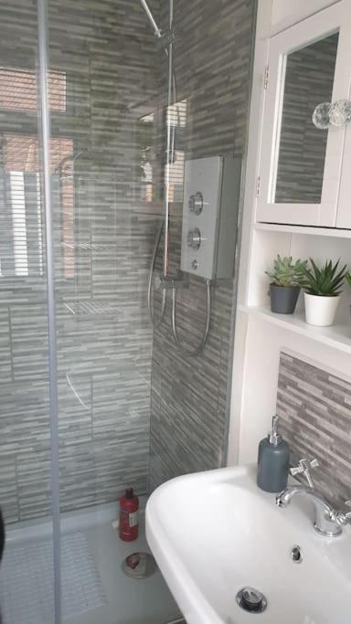 Near Liverpool Double Bedroom Hideaway วิรัล ภายนอก รูปภาพ