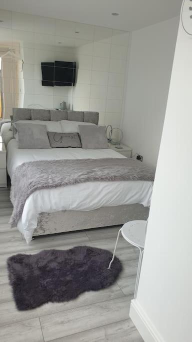 Near Liverpool Double Bedroom Hideaway วิรัล ภายนอก รูปภาพ
